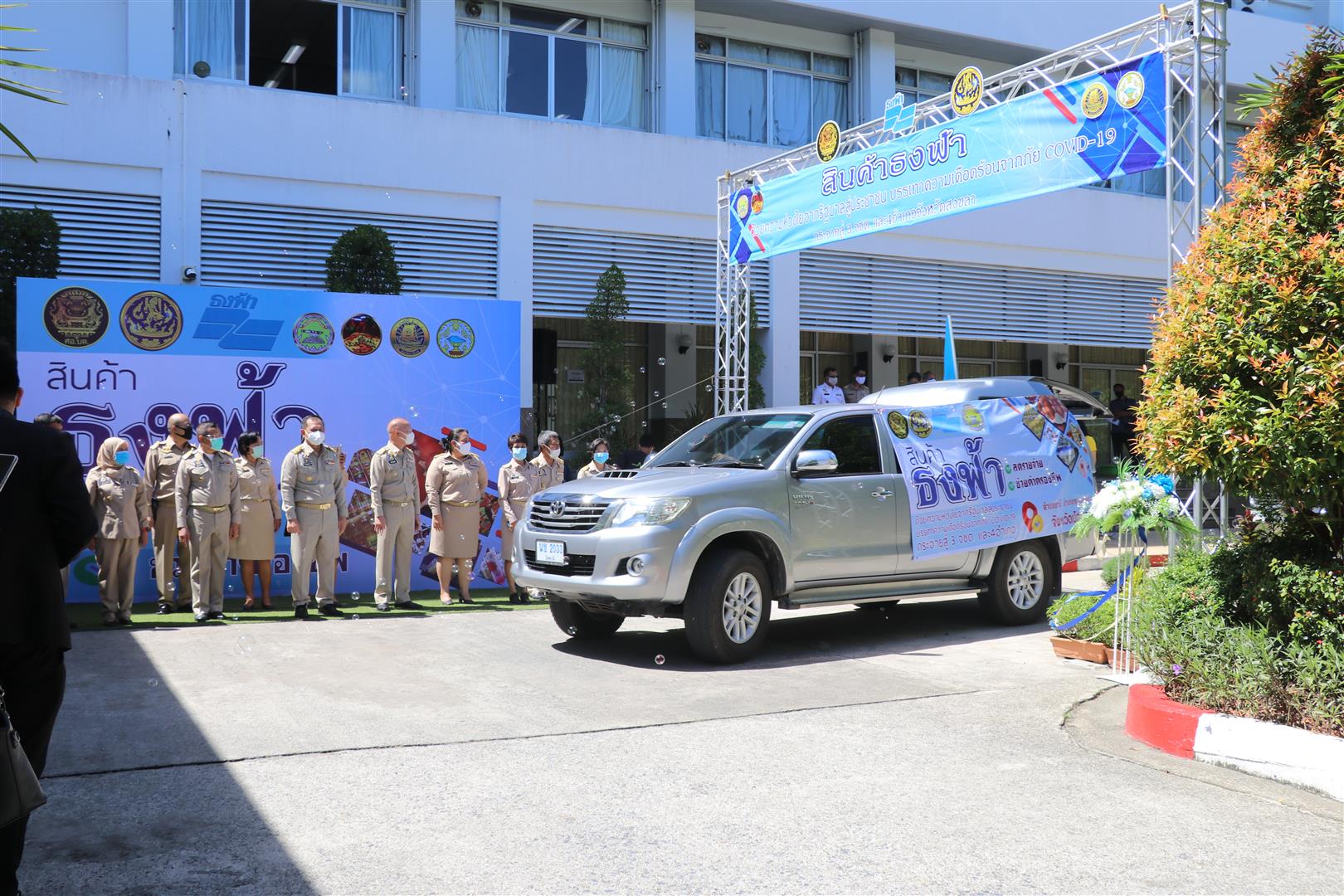 Pasar Murah untuk Warga Terdampak Covid-19 di Thailand Selatan