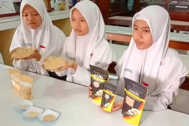 Beras Anti-Kanker Siswa MAN 1 Kudus Juara di Thailand