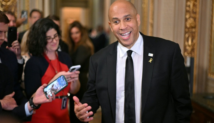 Senator AS Catat Rekor Berpidato Anti-Donald Trump Selama 25 Jam