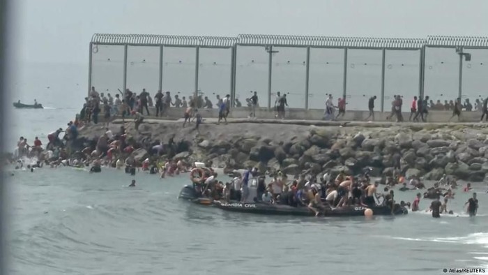 Spanyol Kewalahan Tangani 20 Ribu Migran Menyeberang dari Afrika Utara