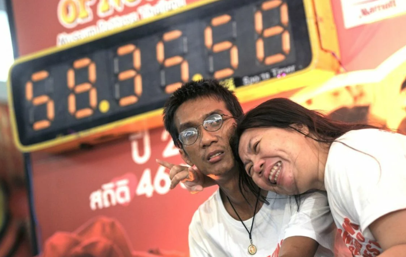 Pasangan Thailand Ini Pecahkan Rekor Dunia Ciuman Terlama