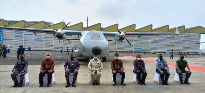 Menhan Prabowo Dukung Pemasaran Pesawat CN-235 ke Luar Negeri