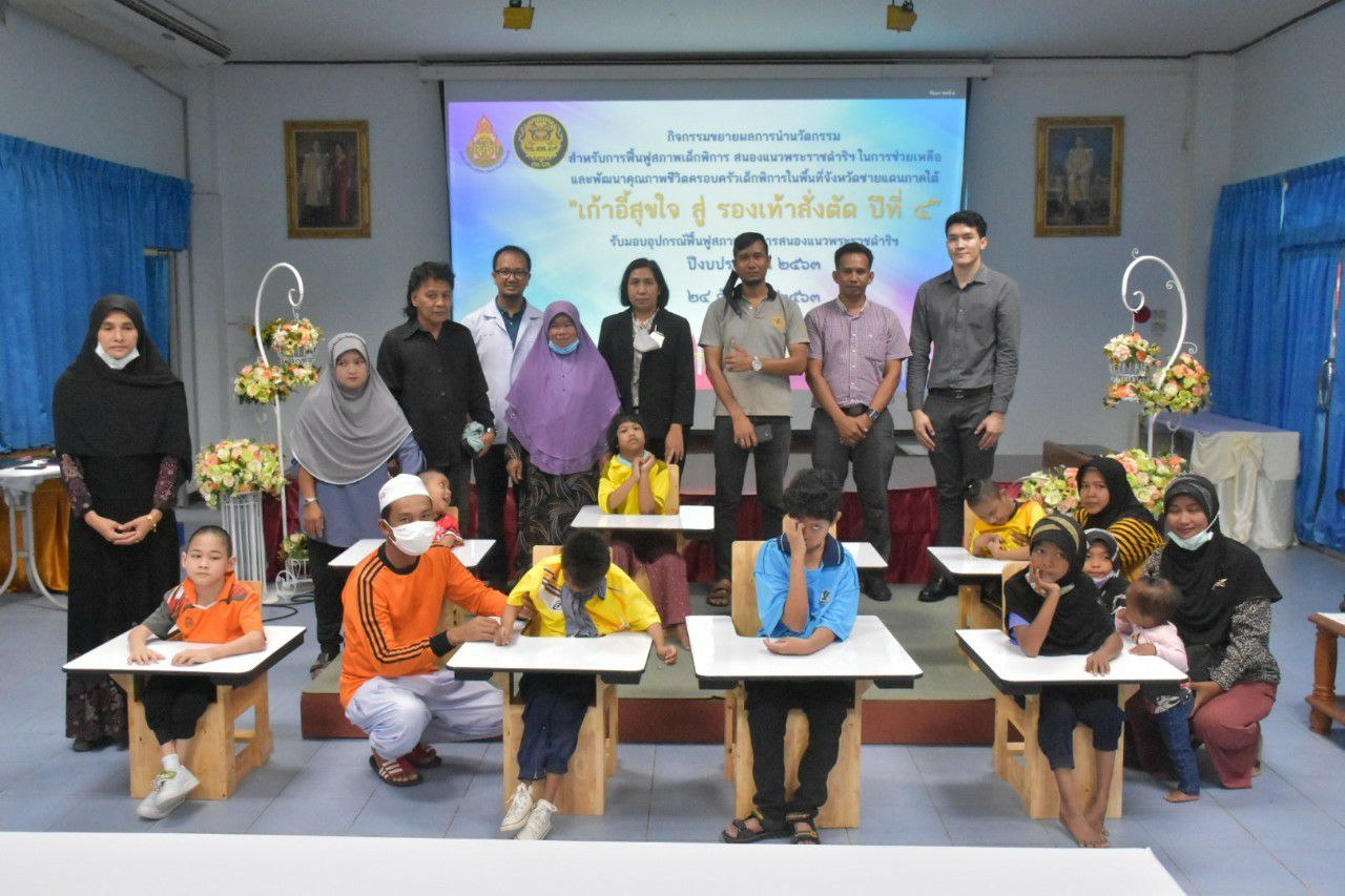 Kado ‘Kursi Bahagia’ untuk 65 Anak Disabilitas Thailand Selatan