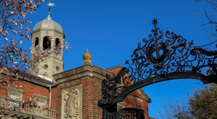 Profesor Harvard Ditangkap Usai Lepaskan Tembakan Senapan Angin di Dekat Sinagog AS