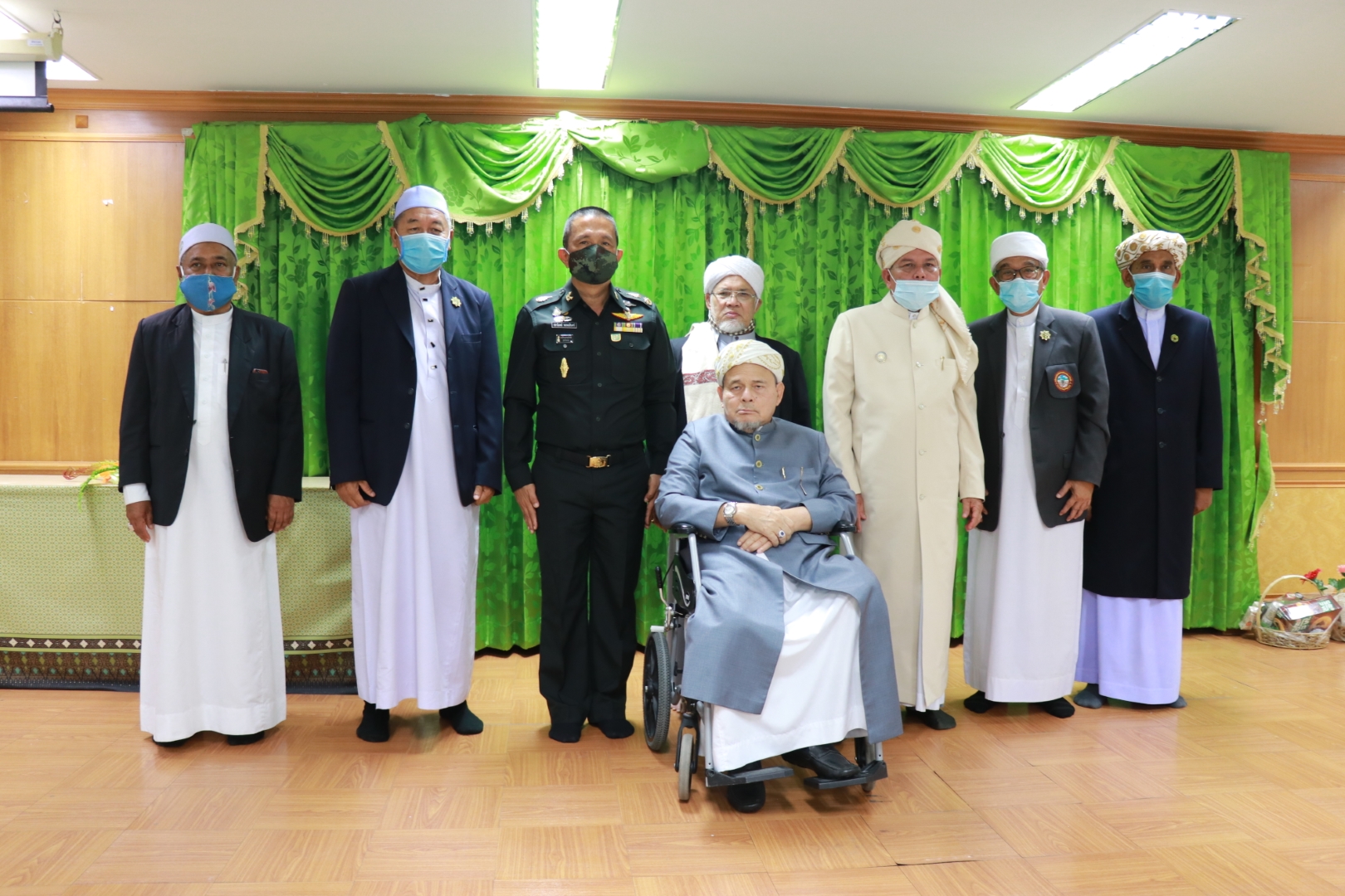 Warga Thailand Salat Idul Fitri Minggu (24/5)