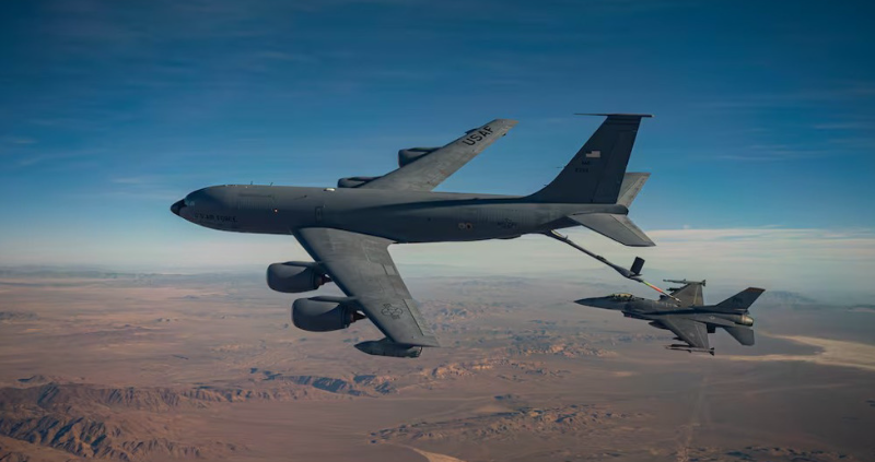 Iran Sebut Kelompok Perlawanan Tembak Jatuh Pesawat KC-135 AS di Irak Barat