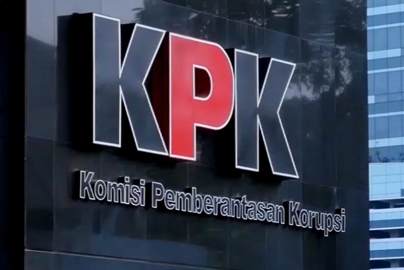 MAKI Sebut Lili Pintauli Harusnya Dipecat dari KPK