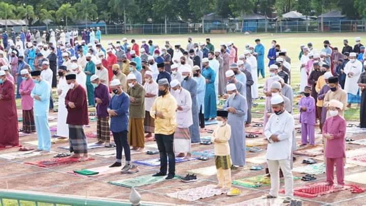 Salat Idul Fitri di Lapangan Narathiwat Thailand Selatan