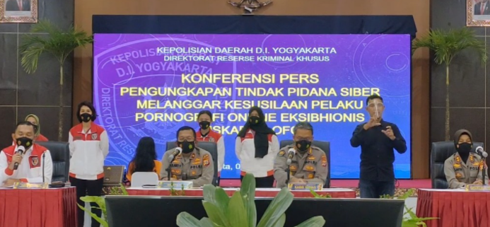 Ngeri, Dokumentasi Ekshibisionisme Siskaeee Capai 3.700 Video, Raup Rp2 Miliar