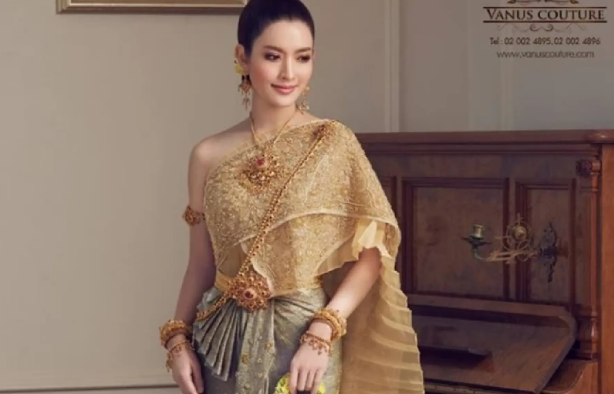 Cakepnya Delapan Gaun Tradisional Kerajaan Thailand Ini...